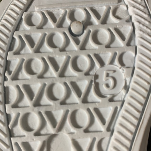 NWOT blue toddler sneakers. Size 5. - Picture 3 of 5